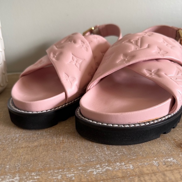 Louis Vuitton Lambskin Monogram Embossed Paseo Flat Comfort Sandals | NWOT | 38 - Picture 2 of 9